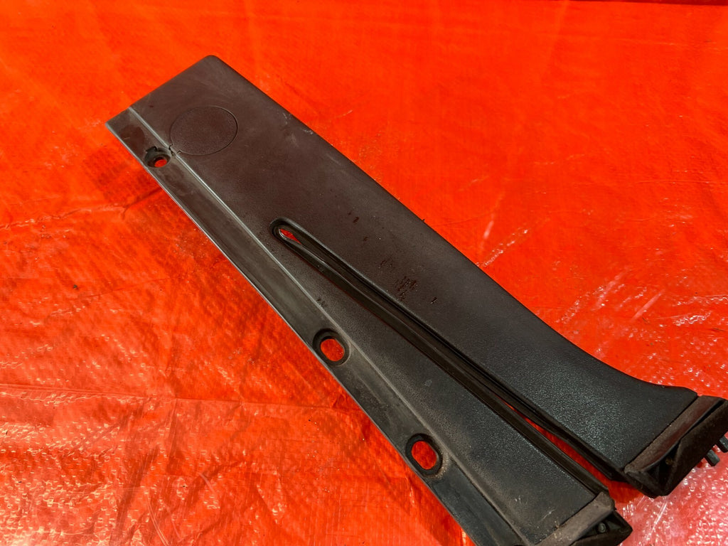 90 96 NISSAN 300ZX   PASSENGER RIGHT   DOOR FINISHER TRIM PLASTIC SASH OEM #85 5