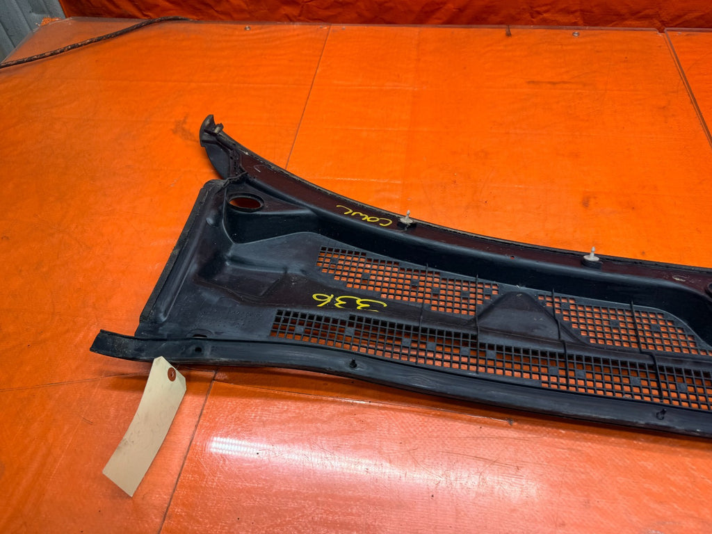 97 01 HONDA PRELUDE 2.2L FRONT WINDSHIELD WIPER COWL VENT COVER PLASTIC OEM #33615