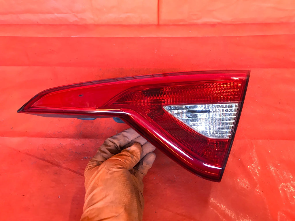 OEM 2016 2017 HYUNDAI SONATA PASSENGER RIGHT INNER TAIL LIGHT LAMP TRUNK NON LED0