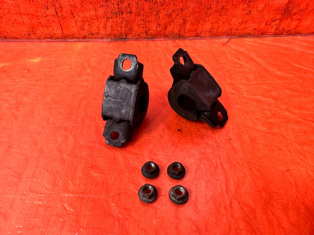 08 15 INFINITI G37 Q60   FRONT SWAY BAR MOUNTING BRACKETS LEFT RIGHT OEM #3296