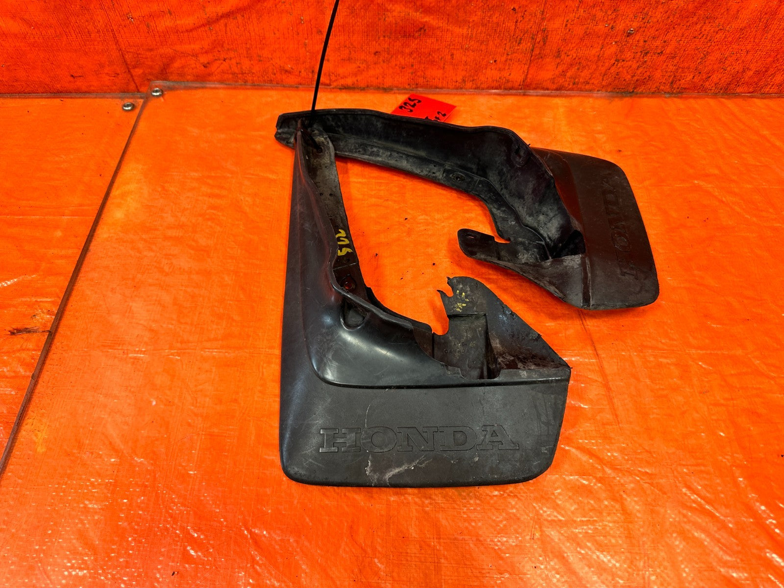 90 91 HONDA CIVIC HATCH MUD FLAP / SPLASH GUARD SET LEFT & RIGHT FRONT OEM 3254