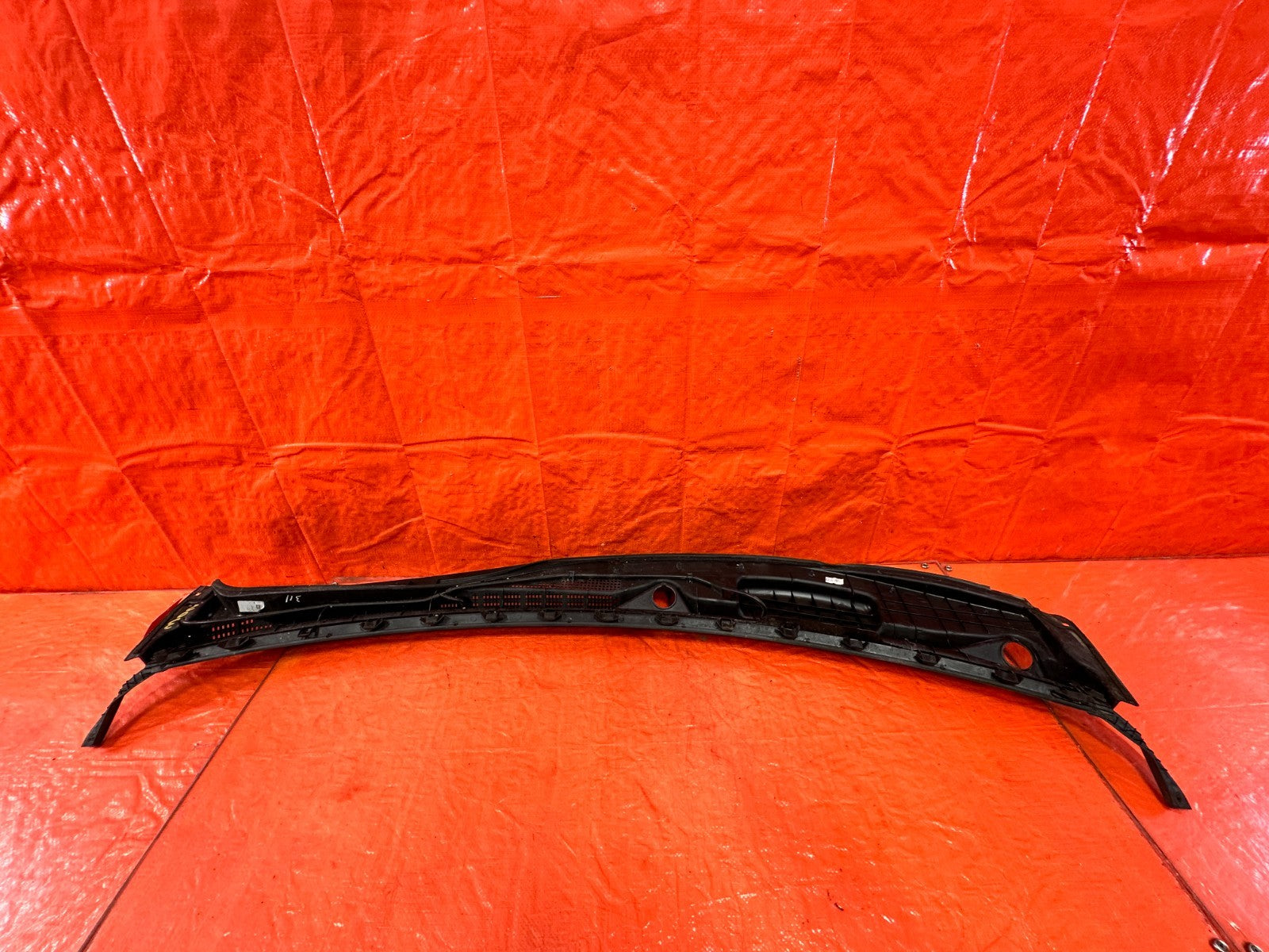 13 16 HYUNDAI GENESIS 2D COUPE   WINDSHIELD WIPER COWL   86150 2M000   OEM #30217