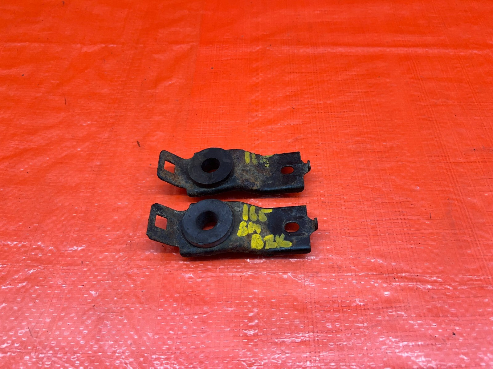 94 01 ACURA INTEGRA   RADIATOR MOUNTING BRACKET SET LEFT & RIGHT B18   OEM #1650