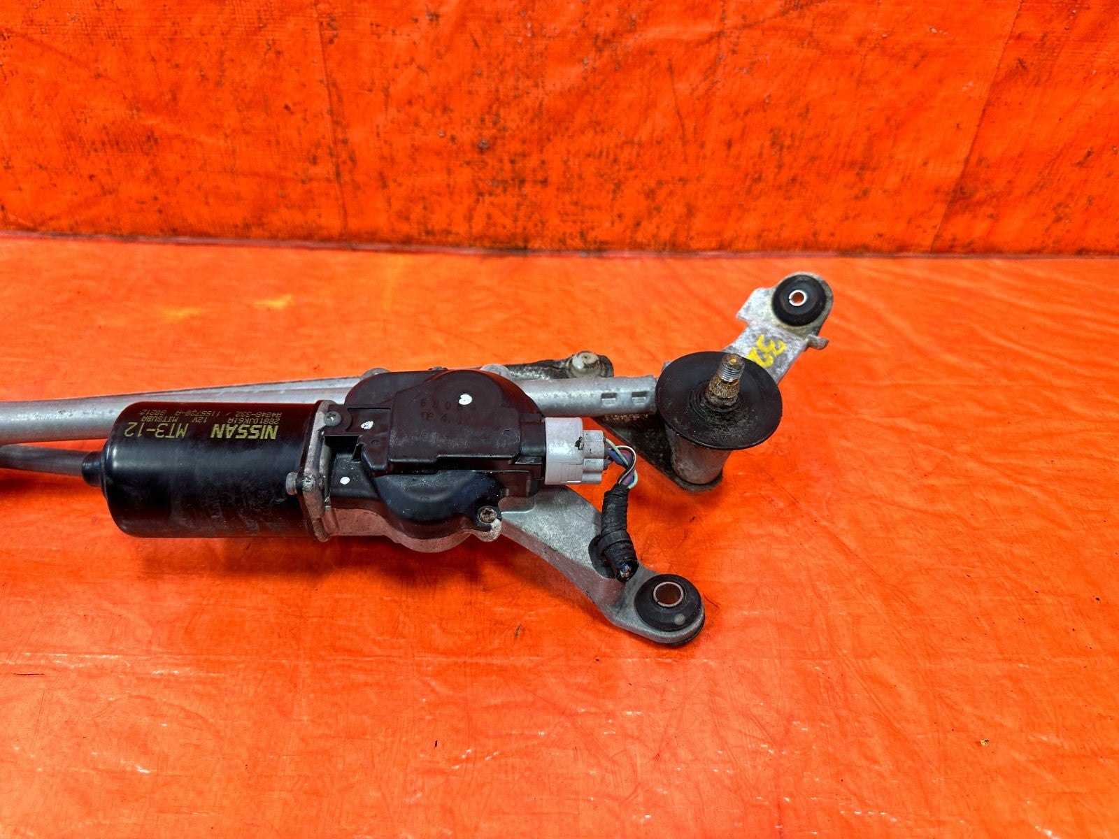 08 15 INFINITI G37 & Q60    2D COUPE   WINDSHIELD WIPER MOTOR W/ LINKAGE OEM 3286