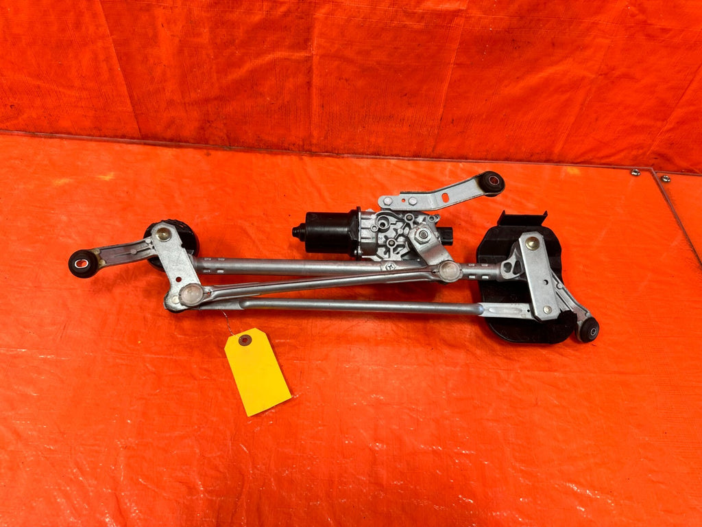 14 20 INFINITI Q50 & 17 20 Q60   WINDSHIELD WIPER MOTOR W/ LINKAGE   OEM #2897