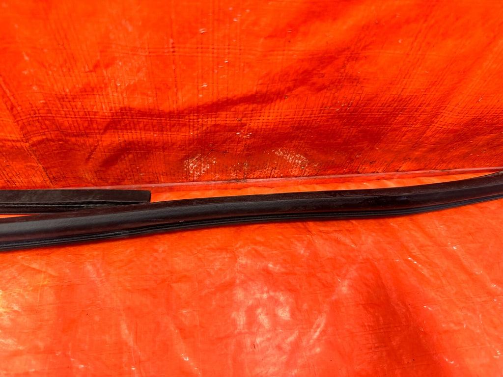 08 14 SUBARU IMPREZA WRX WAGON   DRIVER LEFT REAR DOOR WEATHER STRIP GASKET 2834