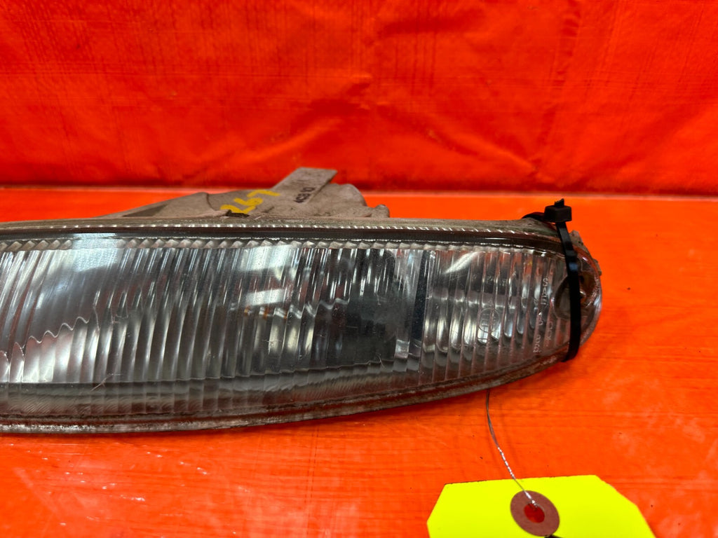 90 97 MAZDA MX 5 MIATA   DRIVER LEFT   FRONT BUMPER SIGNAL CORNER LIGHT OEM #2676