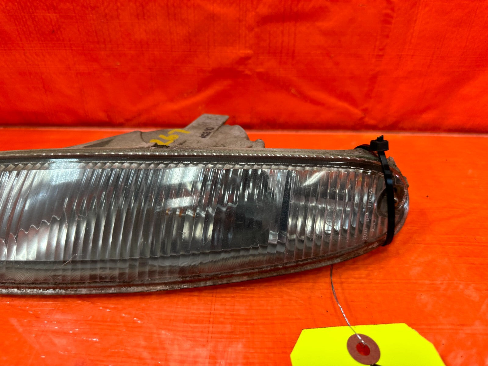 90 97 MAZDA MX 5 MIATA   DRIVER LEFT   FRONT BUMPER SIGNAL CORNER LIGHT OEM #2676