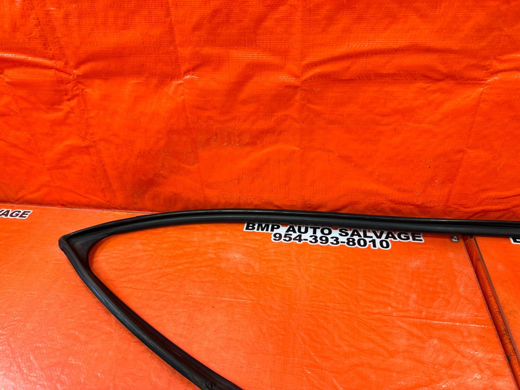 08 12 HONDA ACCORD SEDAN   RIGHT FRONT WINDOW GLASS RUN CHANNEL OEM #2513