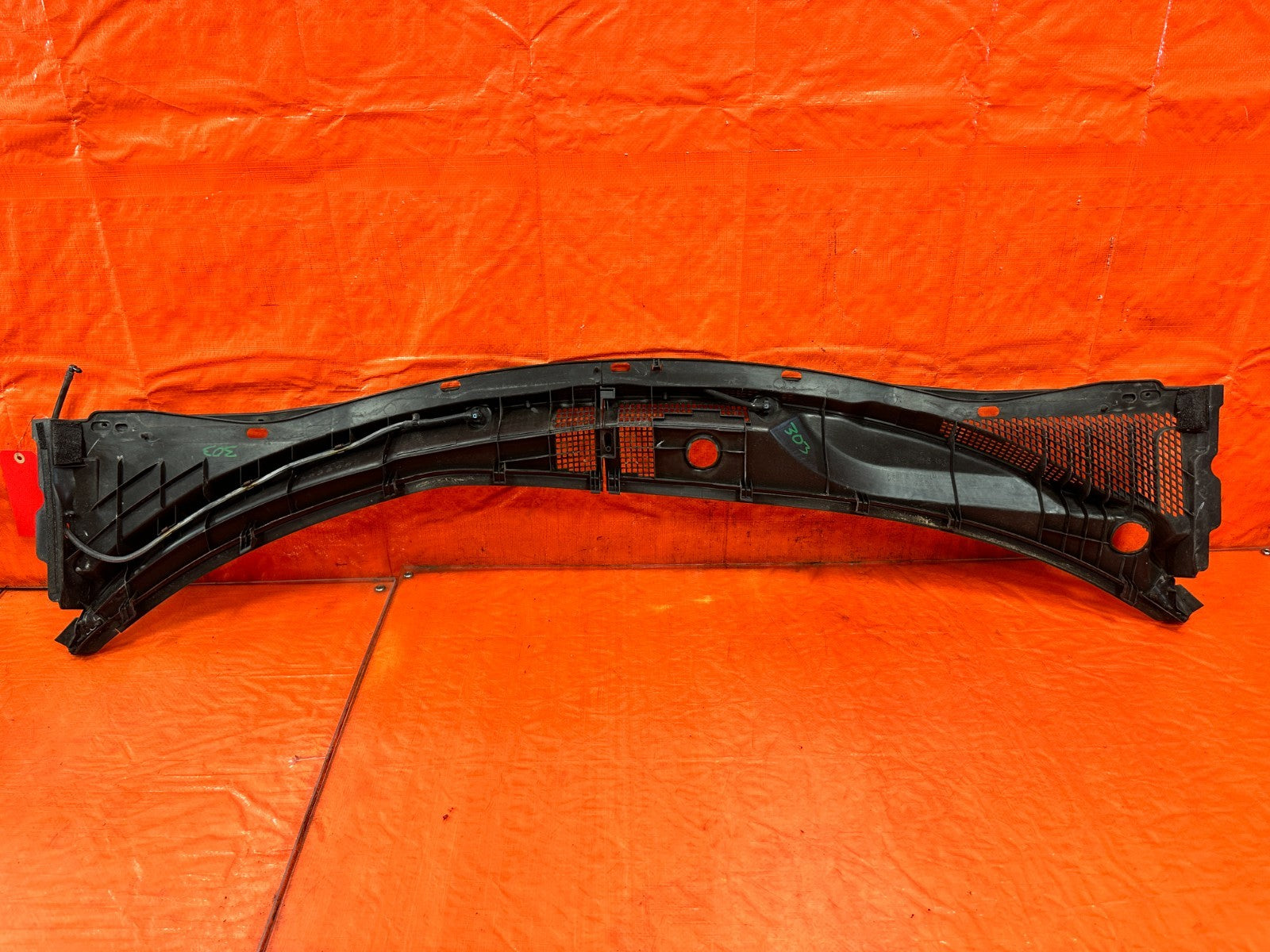 04 11 MAZDA RX8 RX 8   WINDSHIELD WIPER COWL TRIM PLASTIC   OEM FACTORY #3037