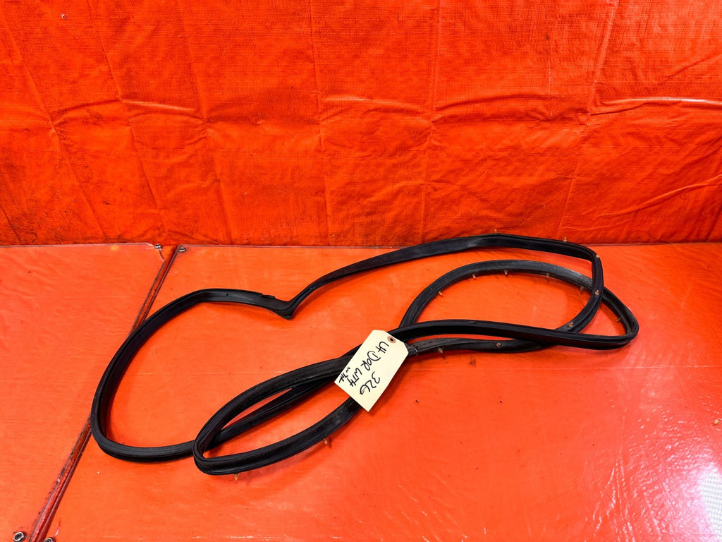 90 91 HONDA CIVIC HATCHBACK   DRIVER LEFT FRONT   DOOR WEATHER STRIP   OEM 3270