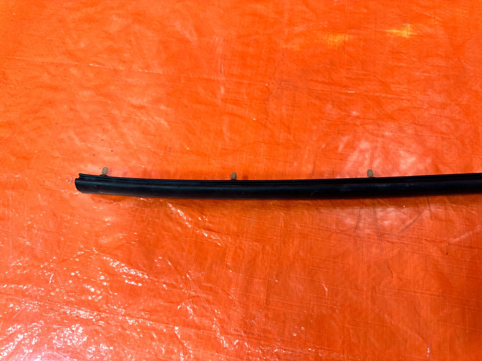 92 96 HONDA PRELUDE   LEFT OR RIGHT   LOWER DOOR SEAL WEATHER STRIP   OEM #27313