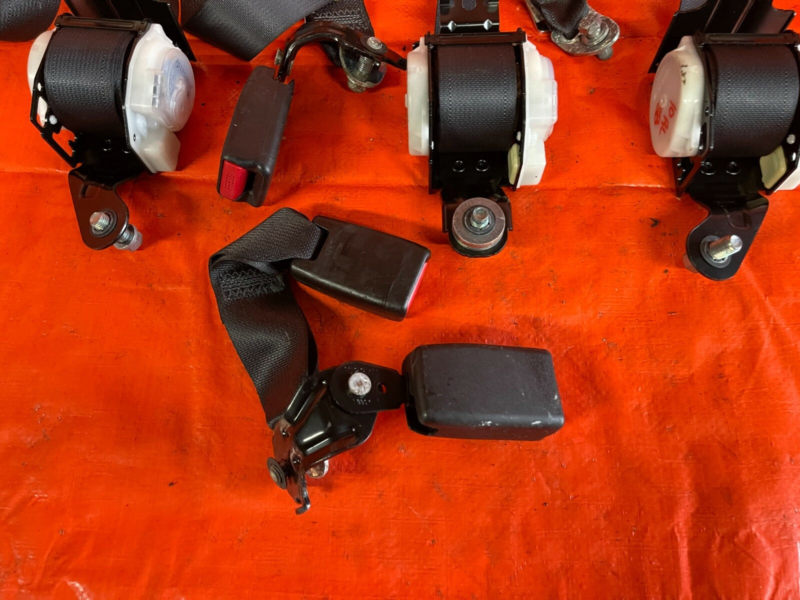 09 10 ACURA RL   REAR BACK SEAT   SEAT BELT SET   BELTS LEFT RIGHT CENTER   OEM2
