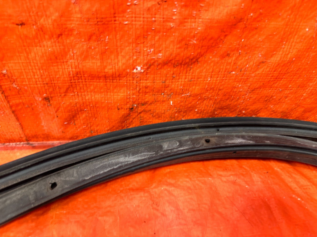 04 11 MAZDA RX8 RX 8   PASSENGER RIGHT DOOR WEATHER STRIP GASKET SEAL OEM 3033