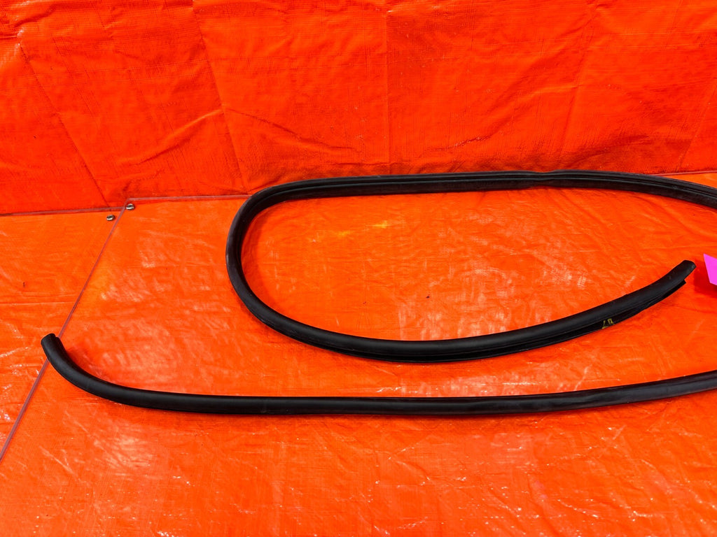 12 21 SUBARU WRX STI CHASSIS TO DOOR OPEN TRIM WEATHER STRIP RIGHT REAR OEM #2666