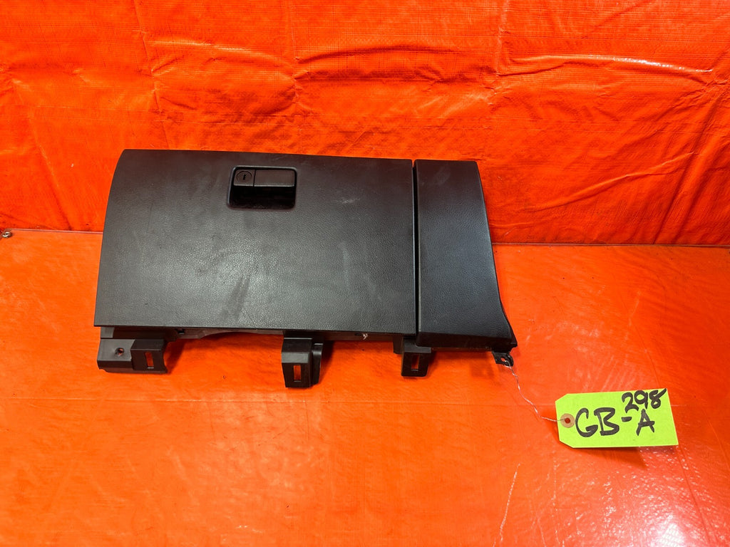 03 07 INFINITI G35 COUPE   GLOVE BOX ASSEMBLY   BLACK COLOR   OEM #2980