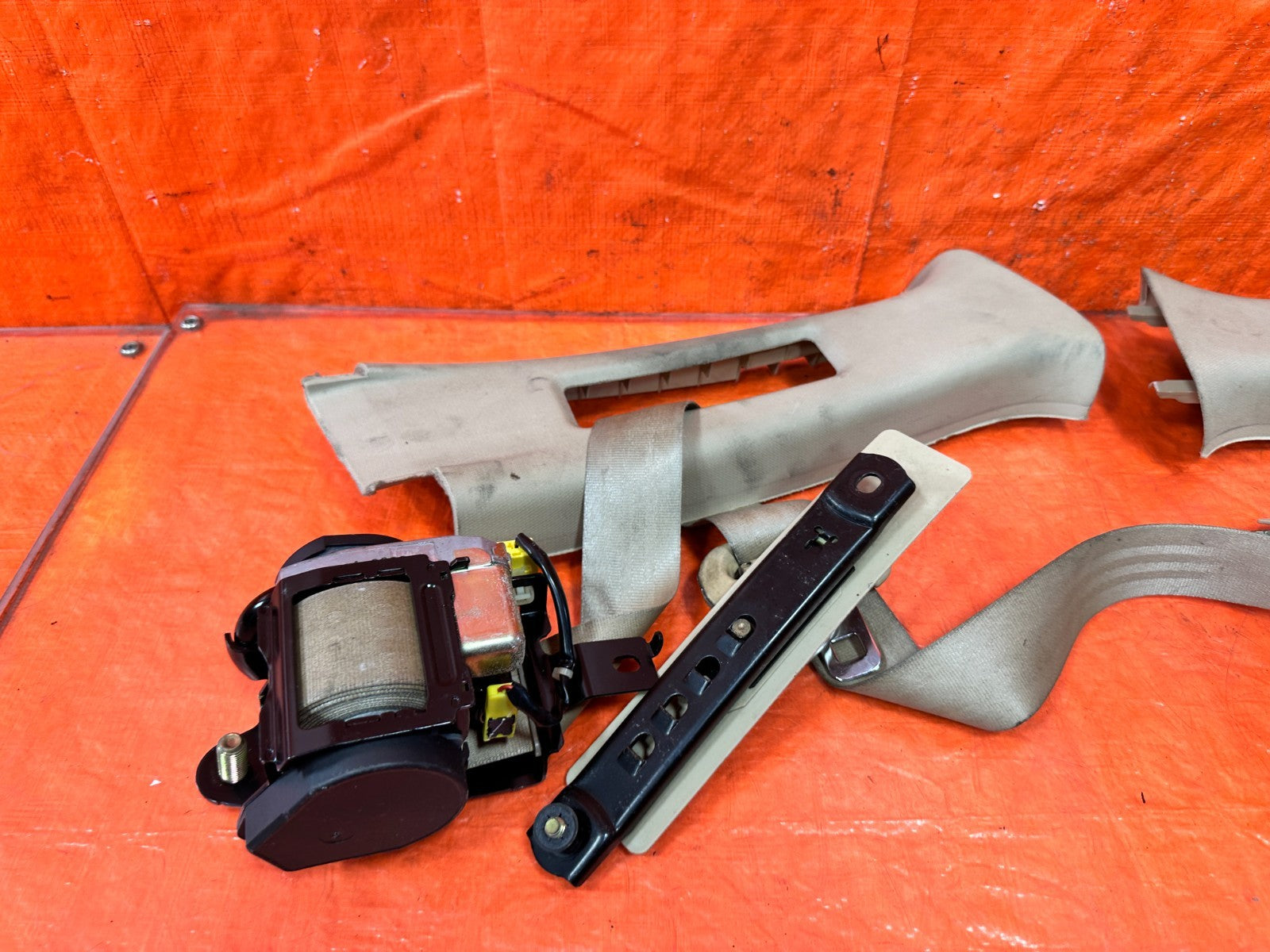 04 05 ACURA TSX   LEFT & RIGHT FRONT SEAT BELTS   TAN COLOR   OEM FACTORY #3124
