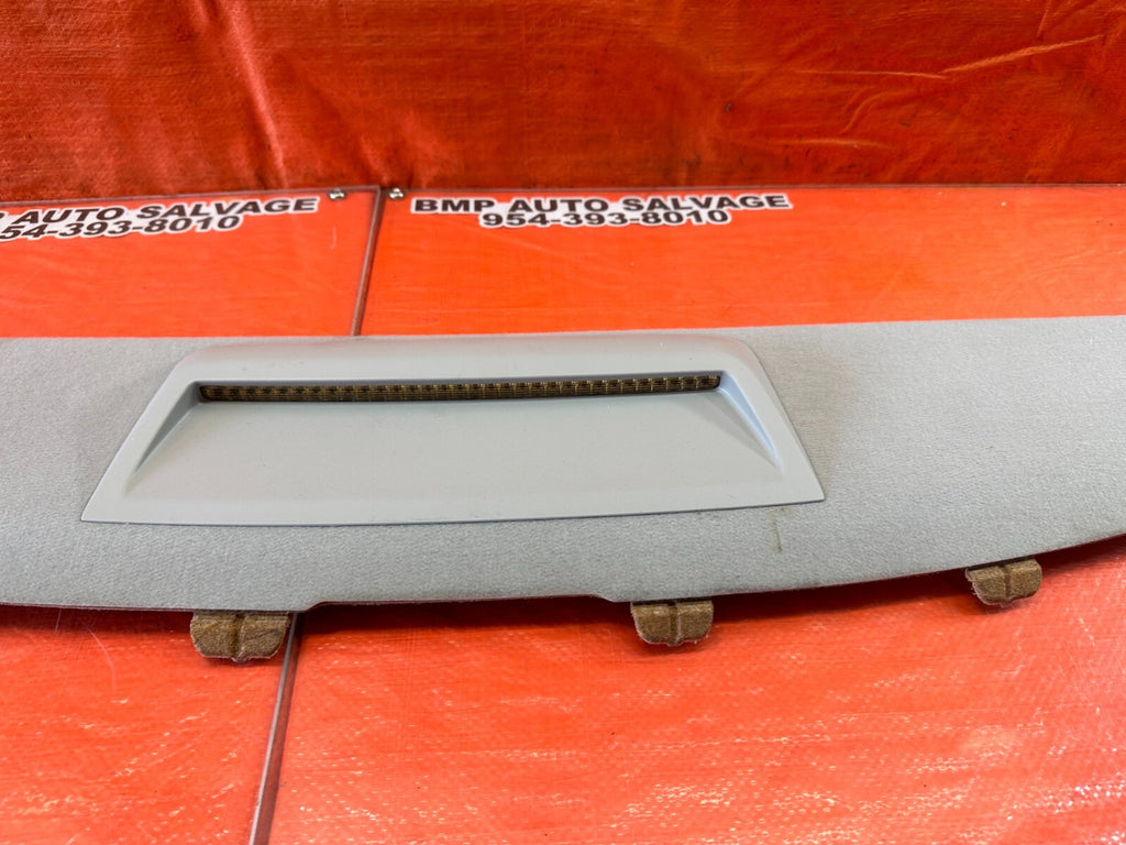 2009 09 LEXUS ES350   3RD BRAKE LIGHT W/ LIGHT GRAY SURROUNDING TRIM   OEM #2447