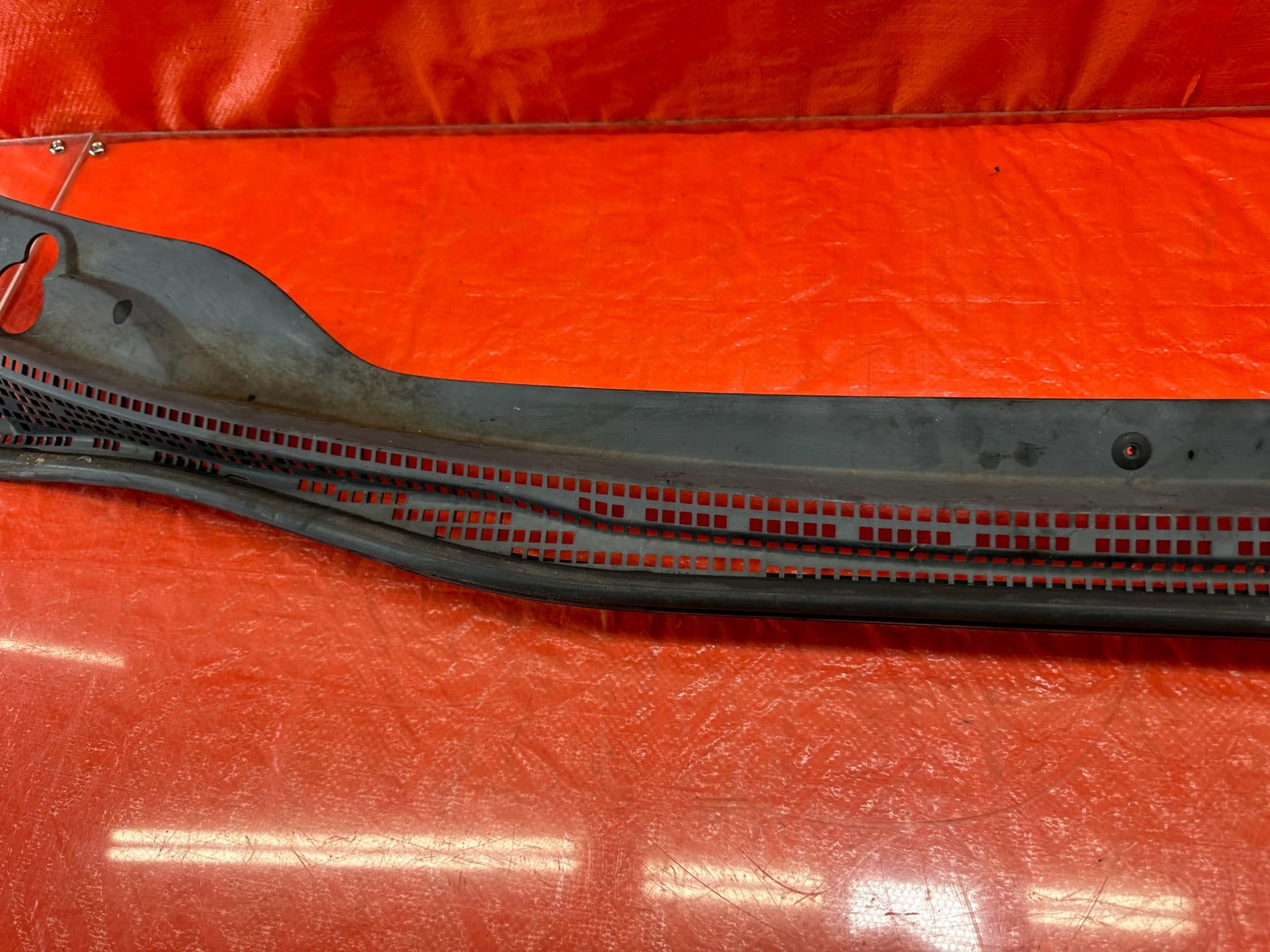 95 98 HONDA ODYSSEY   WINDSHIELD WIPER COWL TRIM PLASTIC   OEM FACTORY #1939
