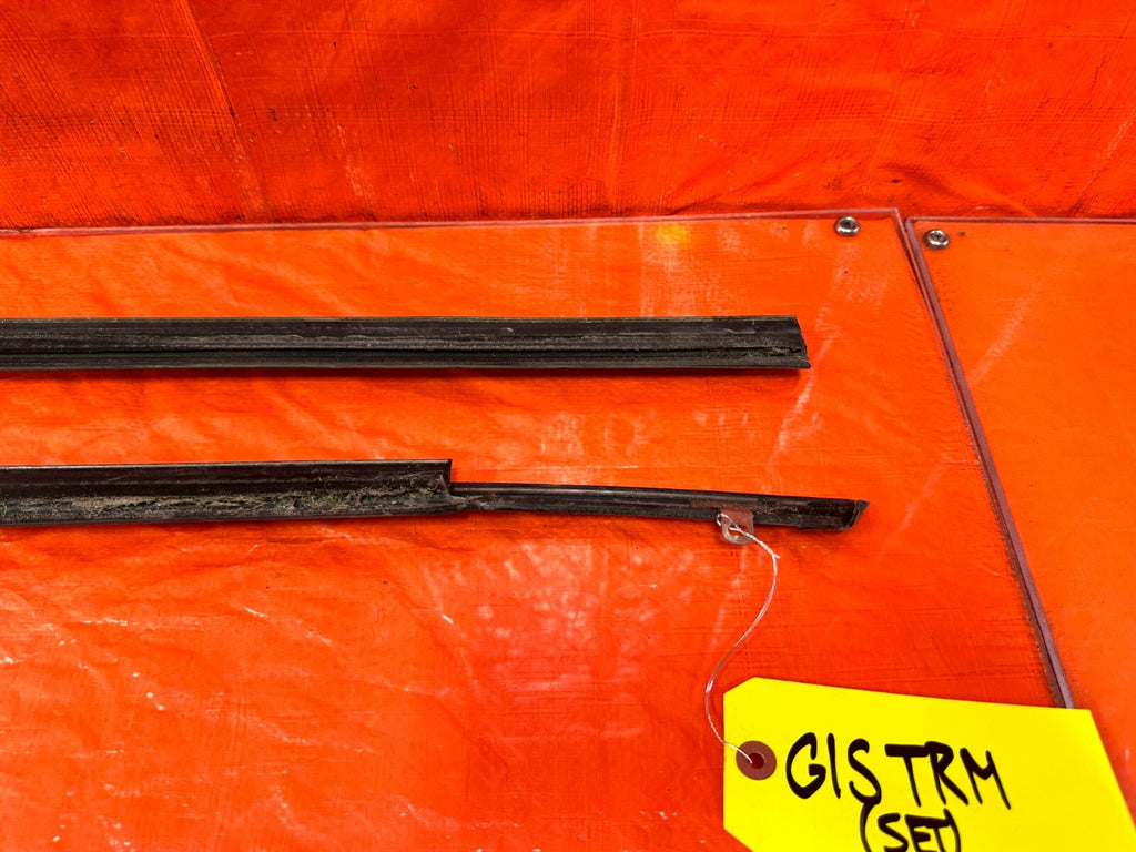 88 89 HONDA CRX   FRONT & REAR / LEFT & RIGHT EXTERIOR WINDOW GLASS TRIM OEM 2776