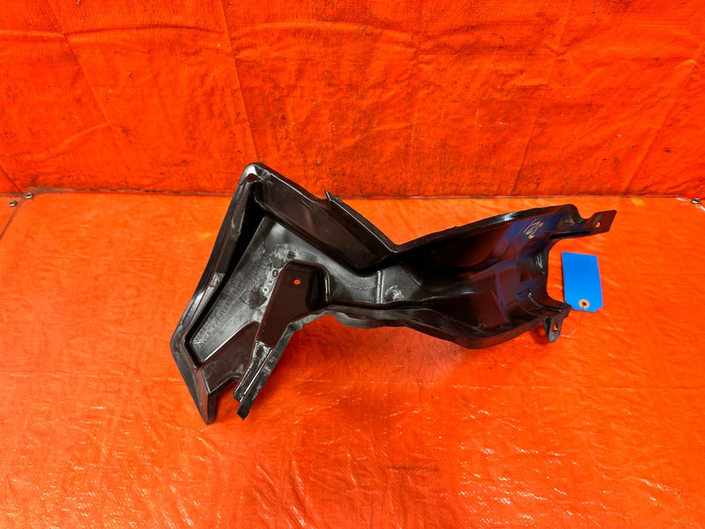 09 14 ACURA TSX   17668 TA0 A020 M1   FUEL NECK PLASTIC COVER TRIM   OEM #3214