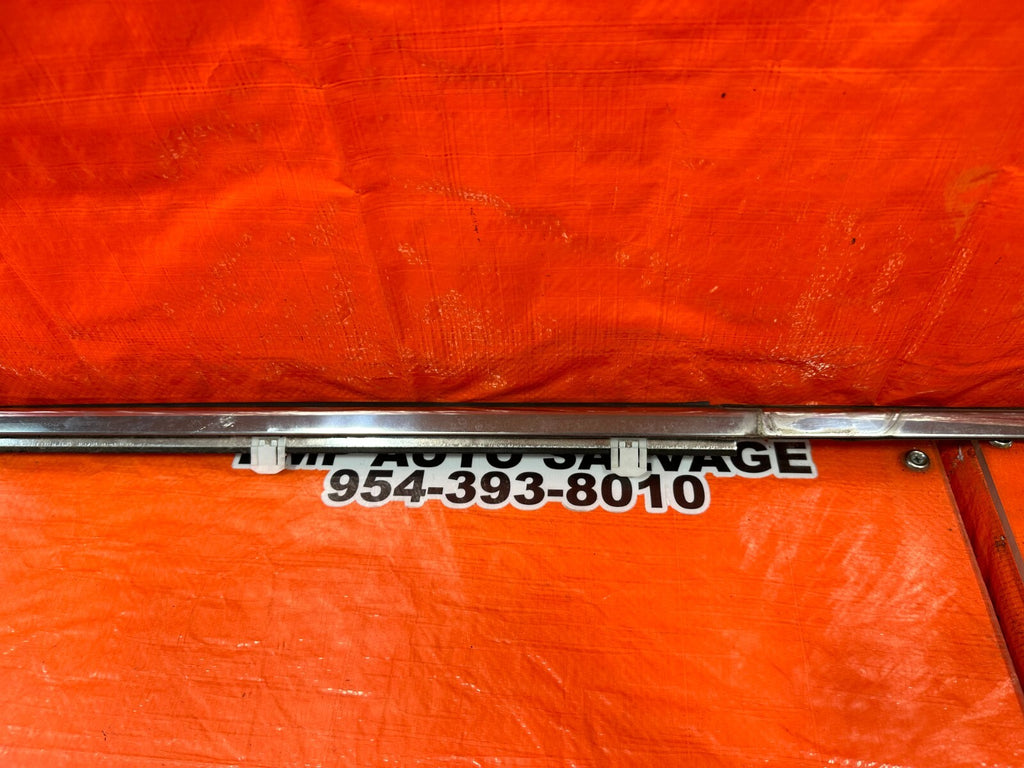 08 12 HONDA ACCORD SEDAN   PASSENGER RIGHT FRONT EXTERIOR GLASS TRIM   OEM 2513
