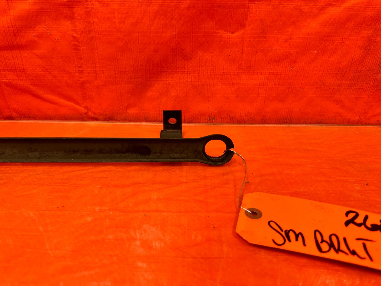 94 01 ACURA INTEGRA   AC CONDENSER ASSEMBLY MOUNTING BRACKET BAR MOUNT OEM #2684