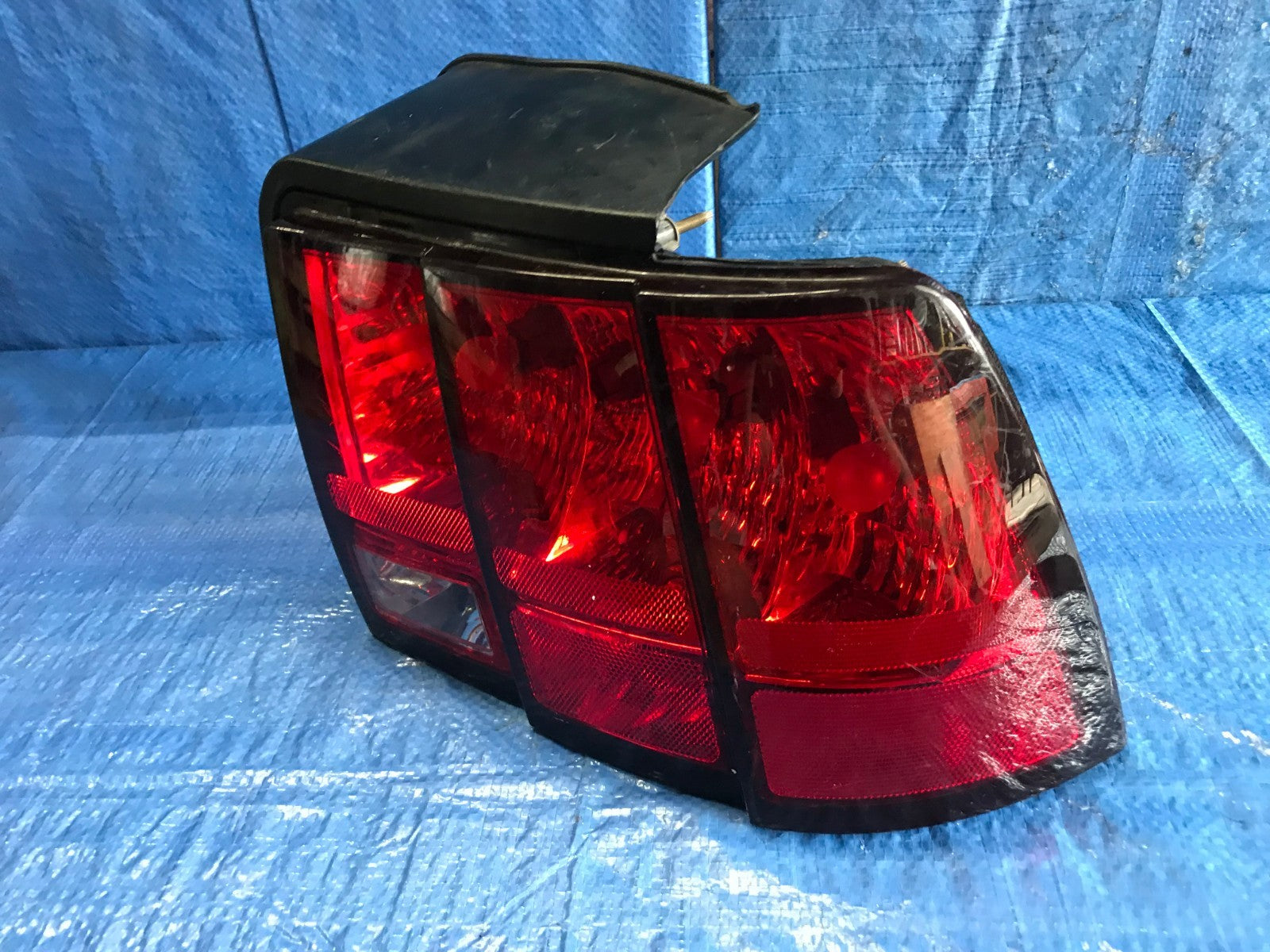 OEM 1999 2000 2001 2002 2003   FORD MUSTANG   PASSENGER RIGHT TAIL LIGHT R RH3