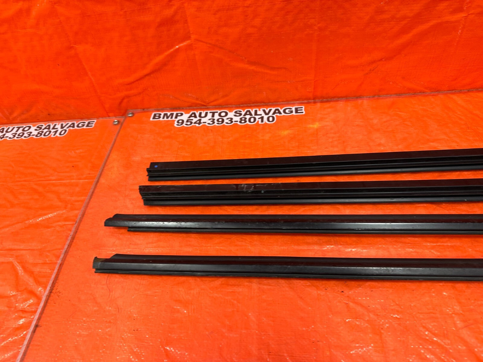08 15 INFINITI G37 Q60 COUPE EXTERIOR DOOR WINDOW GLASS TRIM LEFT RIGHT OEM #2487