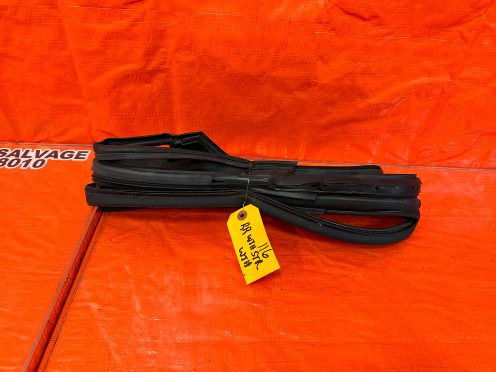 2010 10 INFINITI FX35 PASSENGER RIGHT REAR DOOR WEATHER STRIP RUBBER GASKET OEM0