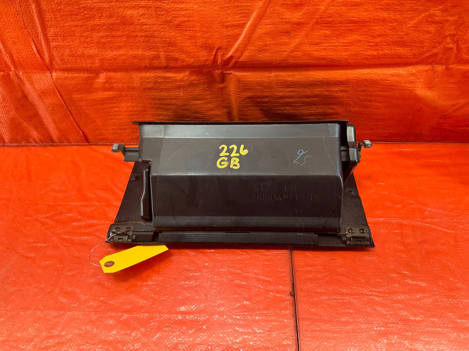 94 01 ACURA INTEGRA 2 & 4 DOOR   GLOVE BOX   BLACK   COLOR   OEM #2266