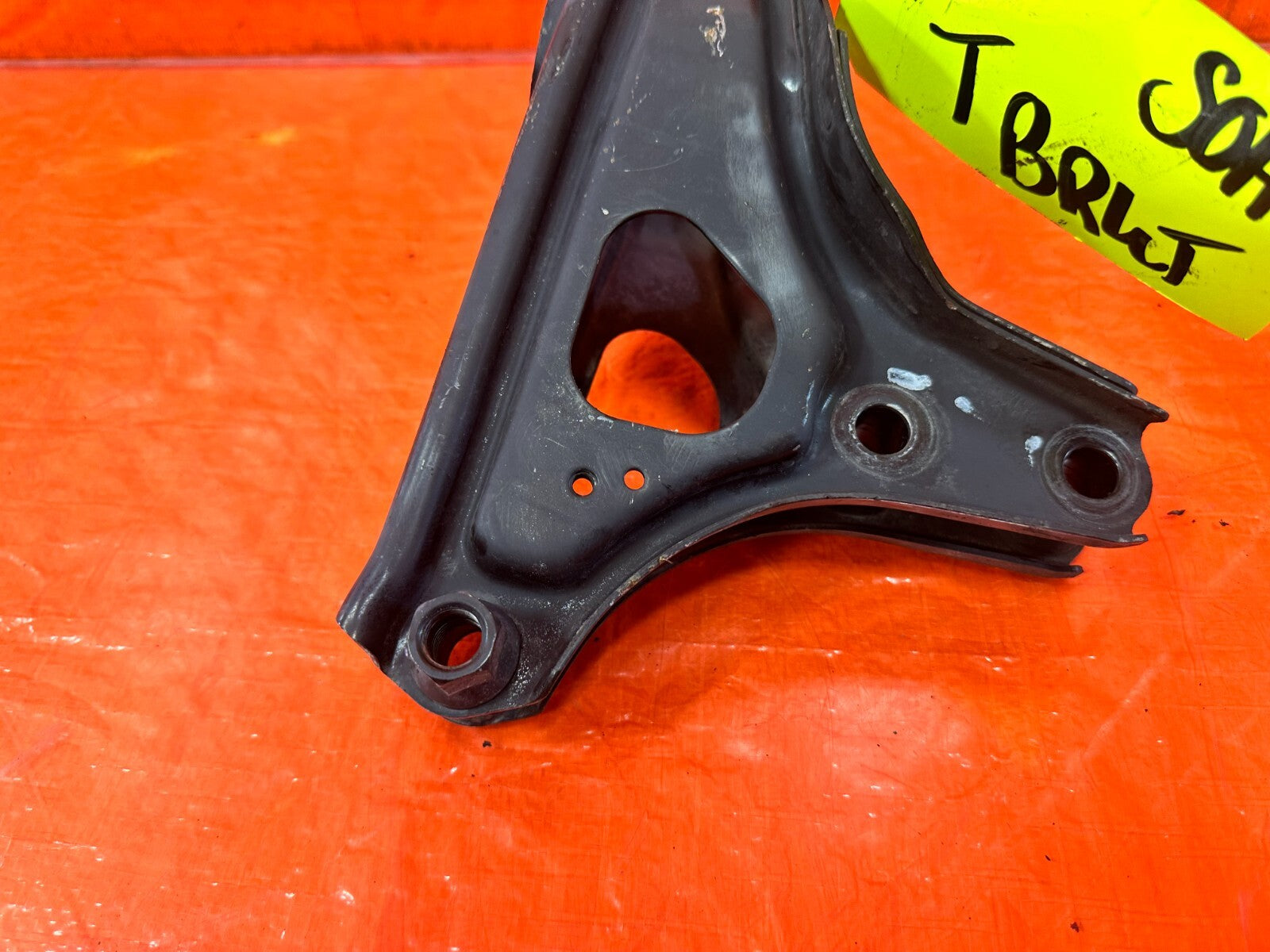92 95 HONDA CIVIC   D16 5 SPEED MANUAL STICK SHIFT REAR TRANSMISSION BRACKET SOH5
