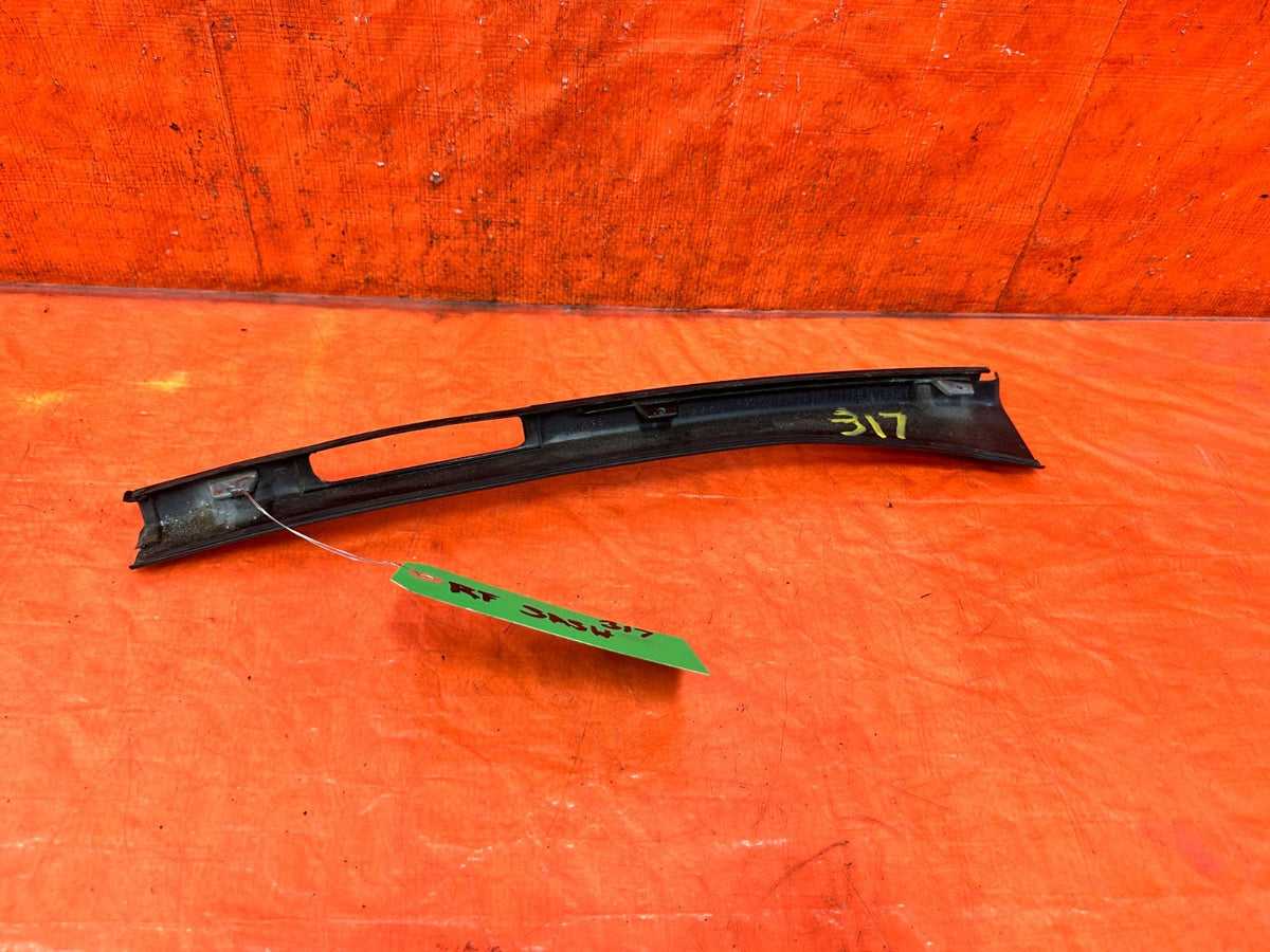 90-91 HONDA CIVIC HATCHBACK RIGHT INNER INSIDE OF THE DOOR SASH BRACKET OEM 3172