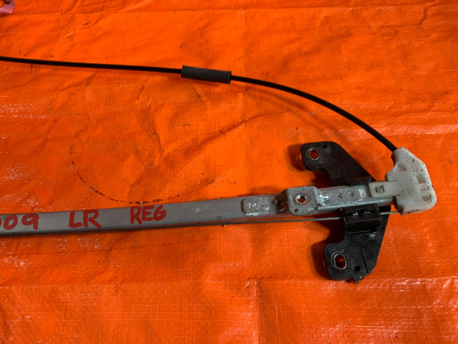 2004 04 HONDA CR V CRV 4WD   DRIVER LEFT REAR WINDOW REGULATOR AND MOTOR3