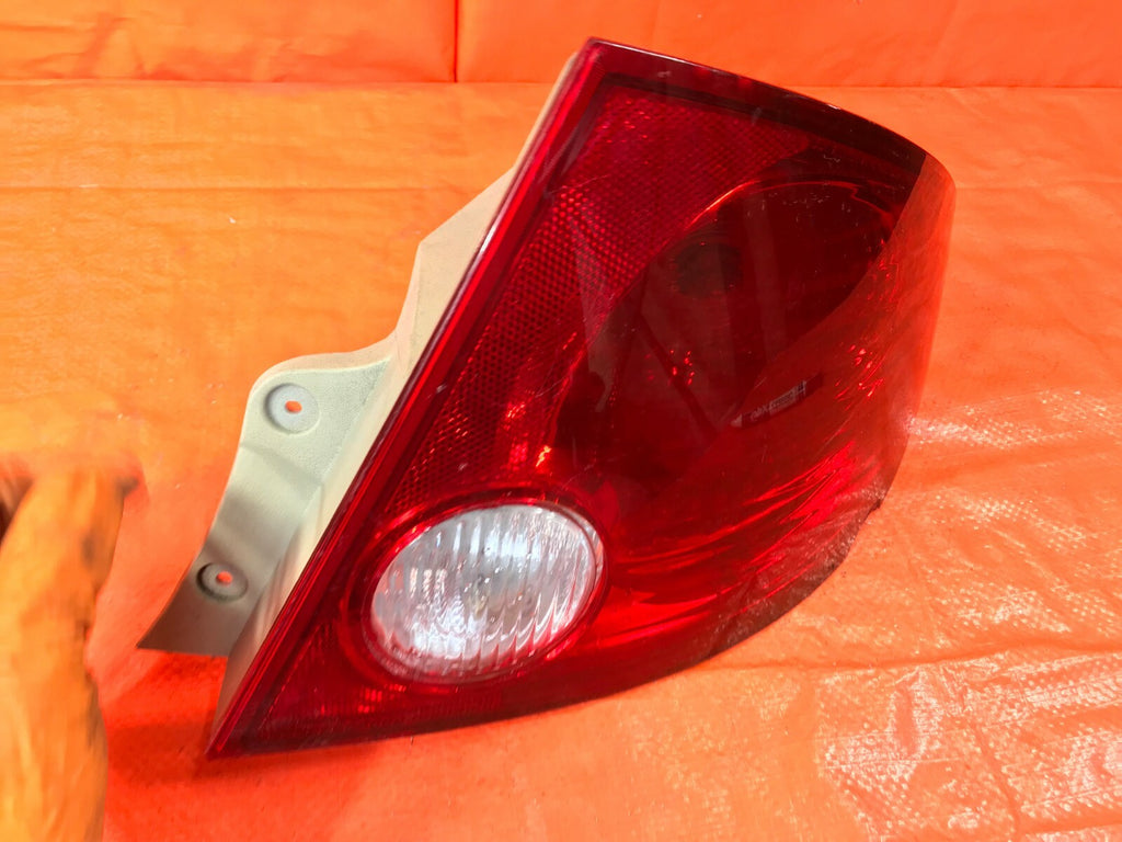 OEM 2008 2009 2010 CHEVROLET COBALT   SEDAN   PASSENGER RIGHT TAIL LIGHT LAMP  2