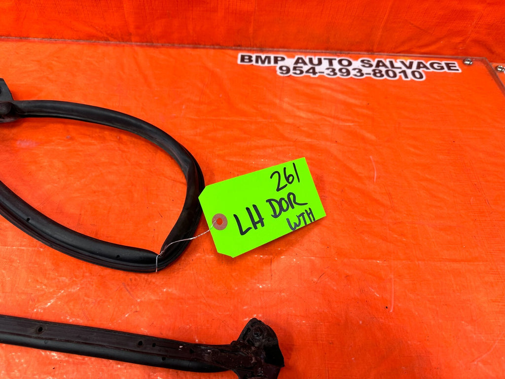 02 10 LEXUS SC430   DRIVER LEFT DOOR WEATHER STRIP GASKET   OEM FACTORY #264