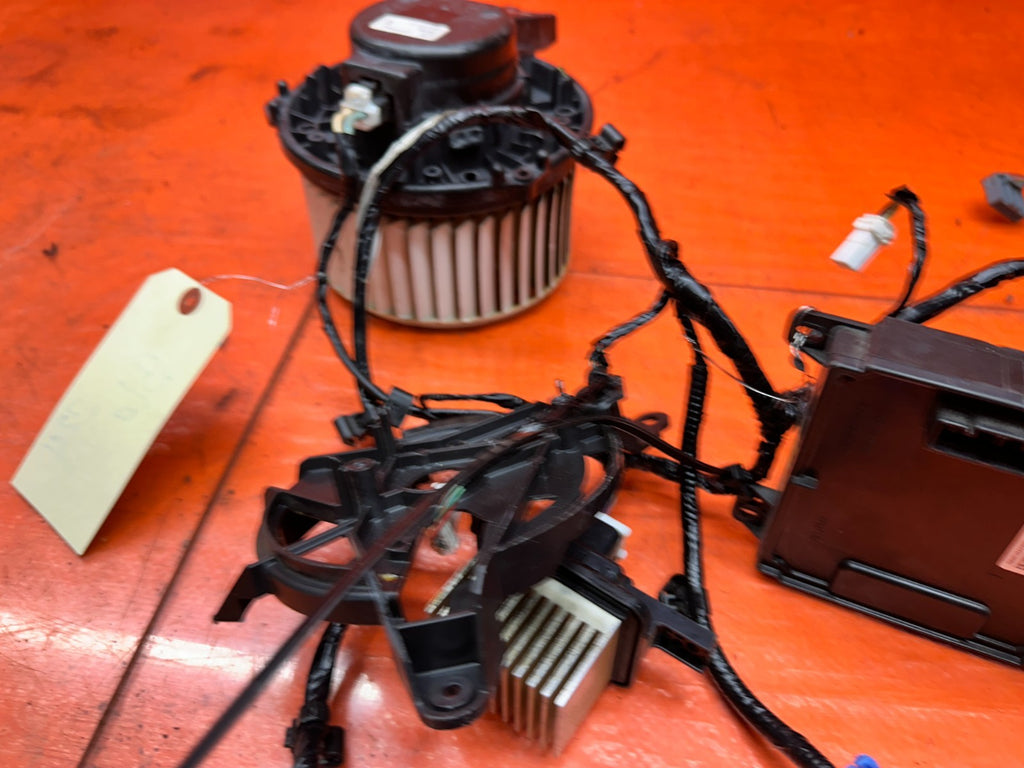 18 21 HONDA ACCORD 2.4L HEATER AC A/C BLOWER MOTOR WITH RESISTOR MODULE OEM #32410