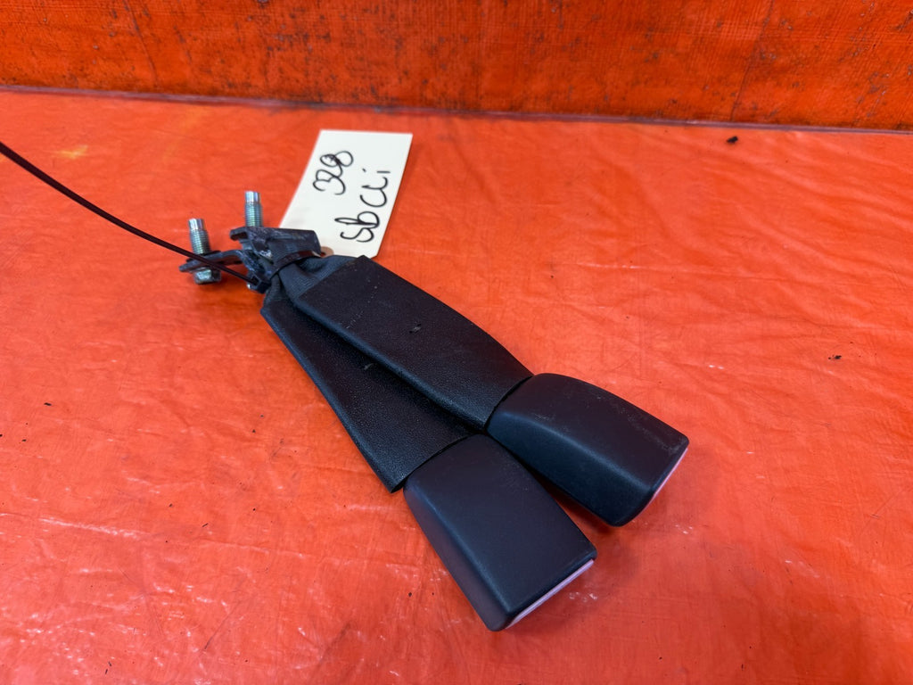 08 15 INFINITI G37 & Q60 COUPE   LEFT RIGHT REAR REAR SEAT BELT BUCKLE CLIP 3280