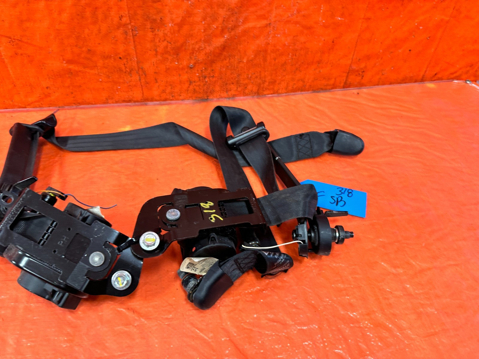 10 16 HYUNDAI GENESIS COUPE   LEFT & RIGHT FRONT SEAT BELTS   BLACK   OEM #31813