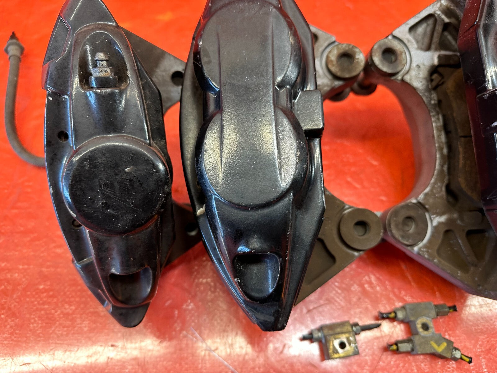 08 15 INFINITI G37 & Q60 SPORT   AKEBONO   BRAKE CALIPERS LEFT & RIGHT   OEM 23210