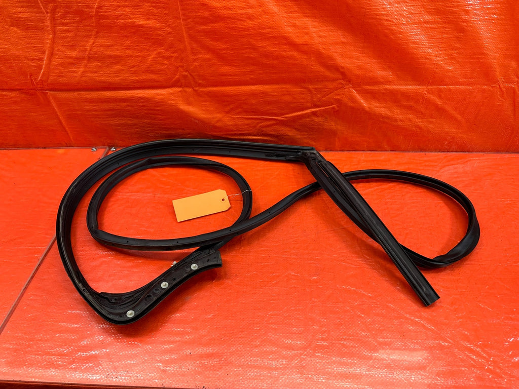 14 20 INFINITI Q50   PASSENGER RIGHT REAR DOOR WEATHER STRIP RUBBER SEAL OEM 21510