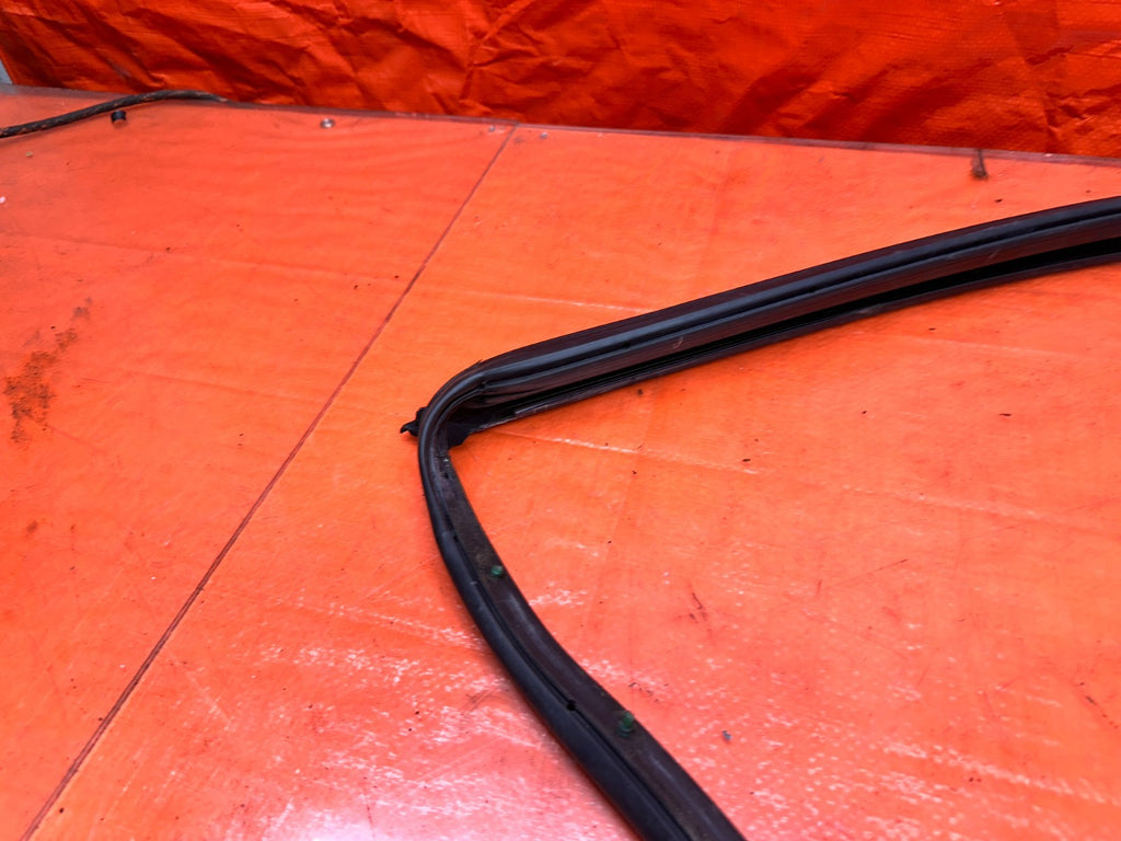 92 96 HONDA PRELUDE RIGHT DOOR WEATHERSTRIP SEAL OEM #33210