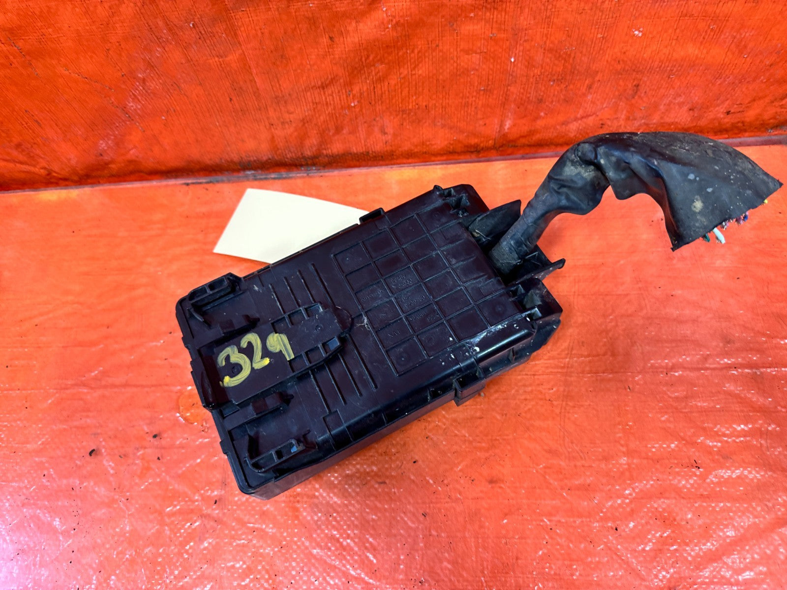 12 15 INFINITI G37 COUPE   EXTERIOR ENGINE BAY UNDER HOOD FUSE BOX PANEL OEM 3297