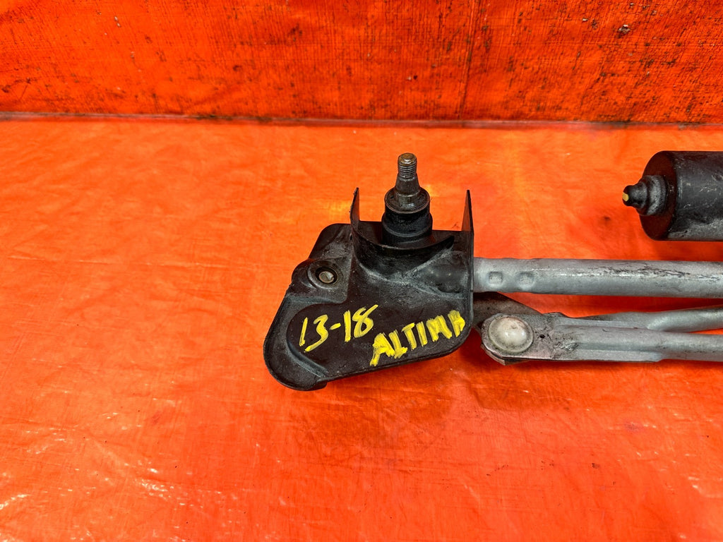13 18 NISSAN ALTIMA WINDSHIELD WIPER MOTOR W/ LINKAGE   COMPLETE   OEM #3LI8