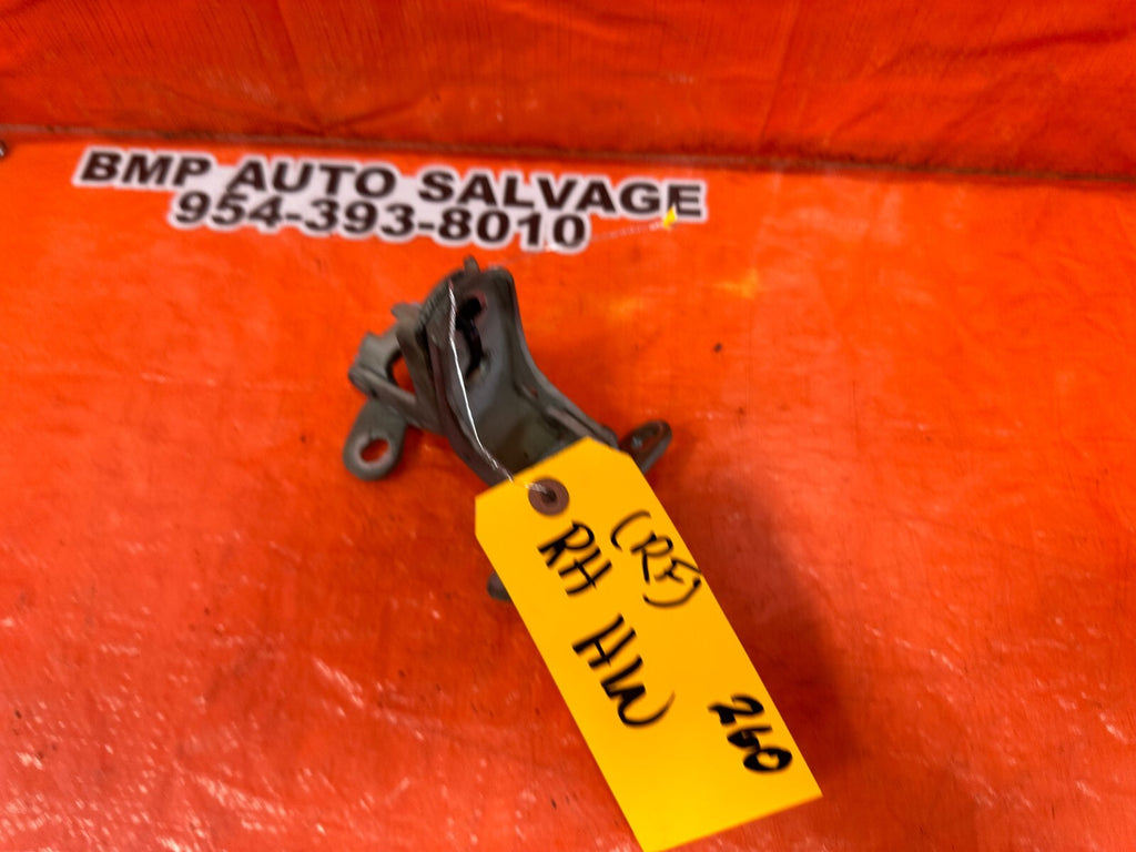 06 11 CIVIC 4D SEDAN   DOOR HINGE SET   UPPER & LOWER RIGHT FRONT SIDE OEM #2602