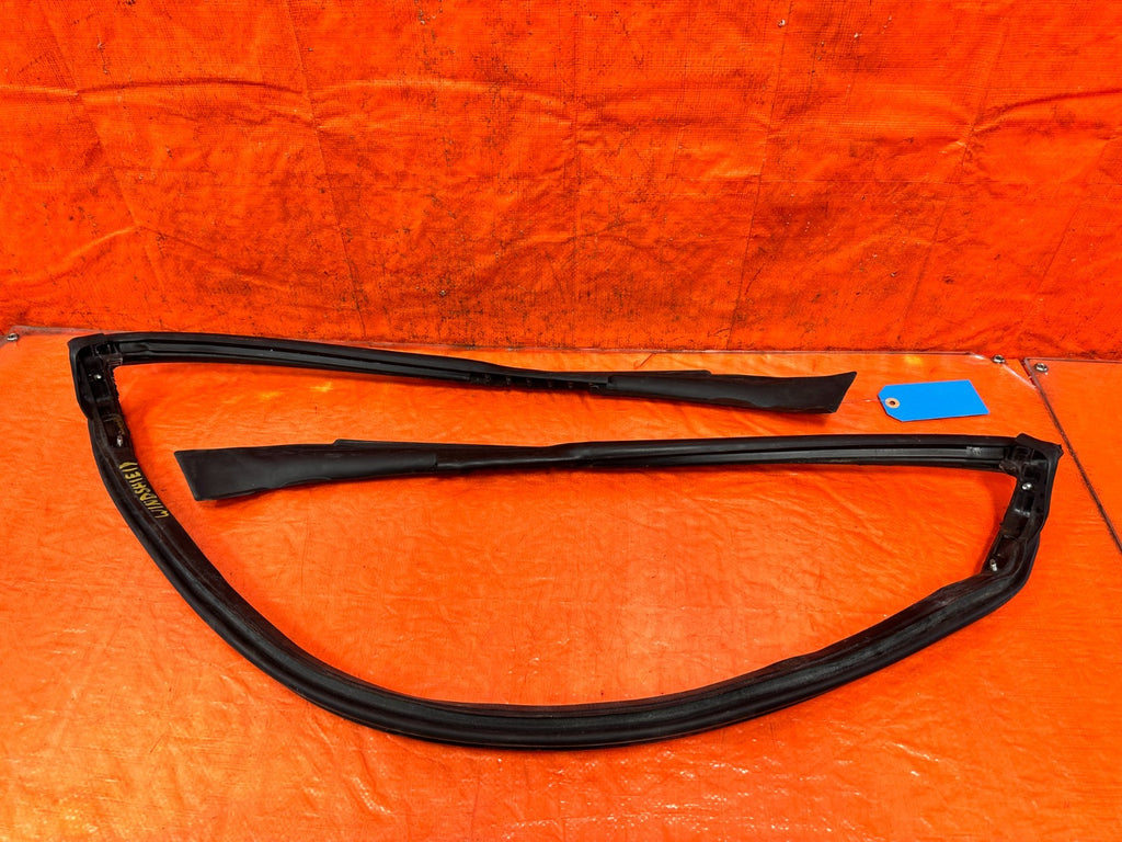 09 15 INFINITI G37 CONVERTIBLE   WINDSHIELD WEATHER STRIP   OEM FACTORY #3299