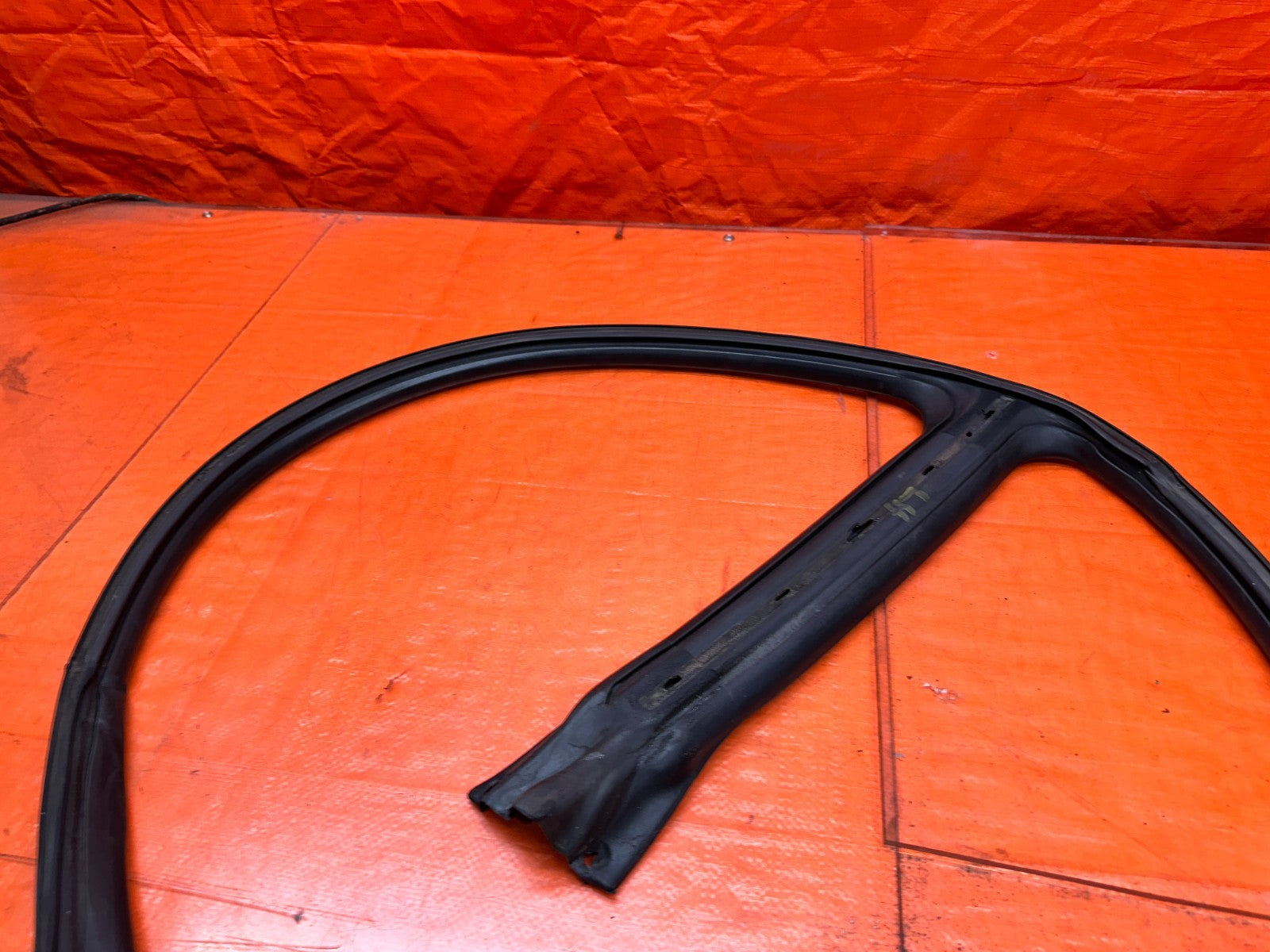 94-01 ACURA INTEGRA 4D SEDAN LEFT DRIVER FRONT REAR DOOR WEATHERSTRIP #34012