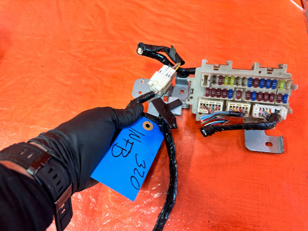08 13 INFINITI G37 COUPE 2D   INTERIOR CABIN UNDER DASH FUSE BOX PANEL OEM 3203