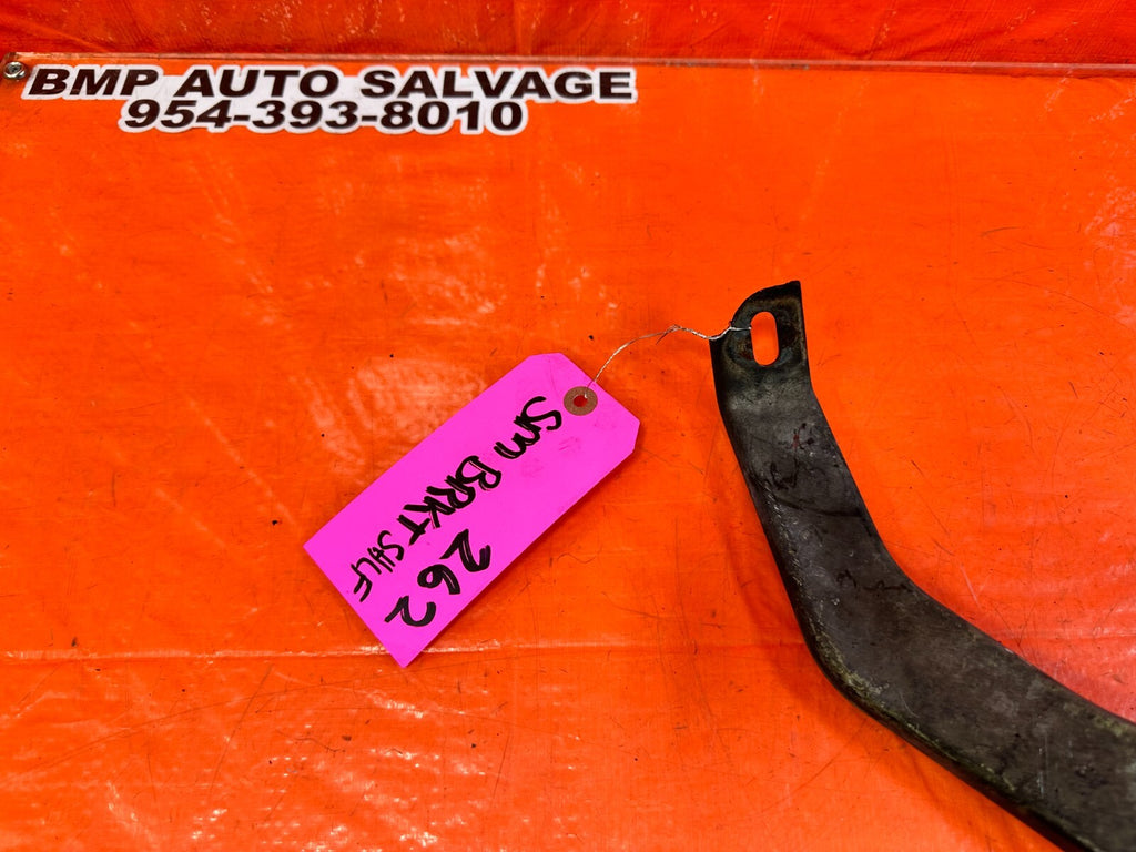 03 07 NISSAN 350Z   EXHAUST MANIFOLD BRACKET EXHAUST MOUNTING BRACKET OEM #2627