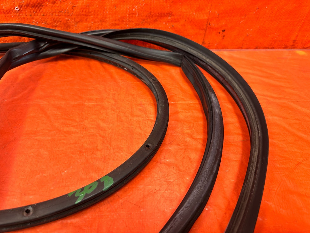 02-05 HONDA CIVIC SI EP3 HATCH - RIGHT - DOOR WEATHER STRIP TRIM SEAL GASKET 3082